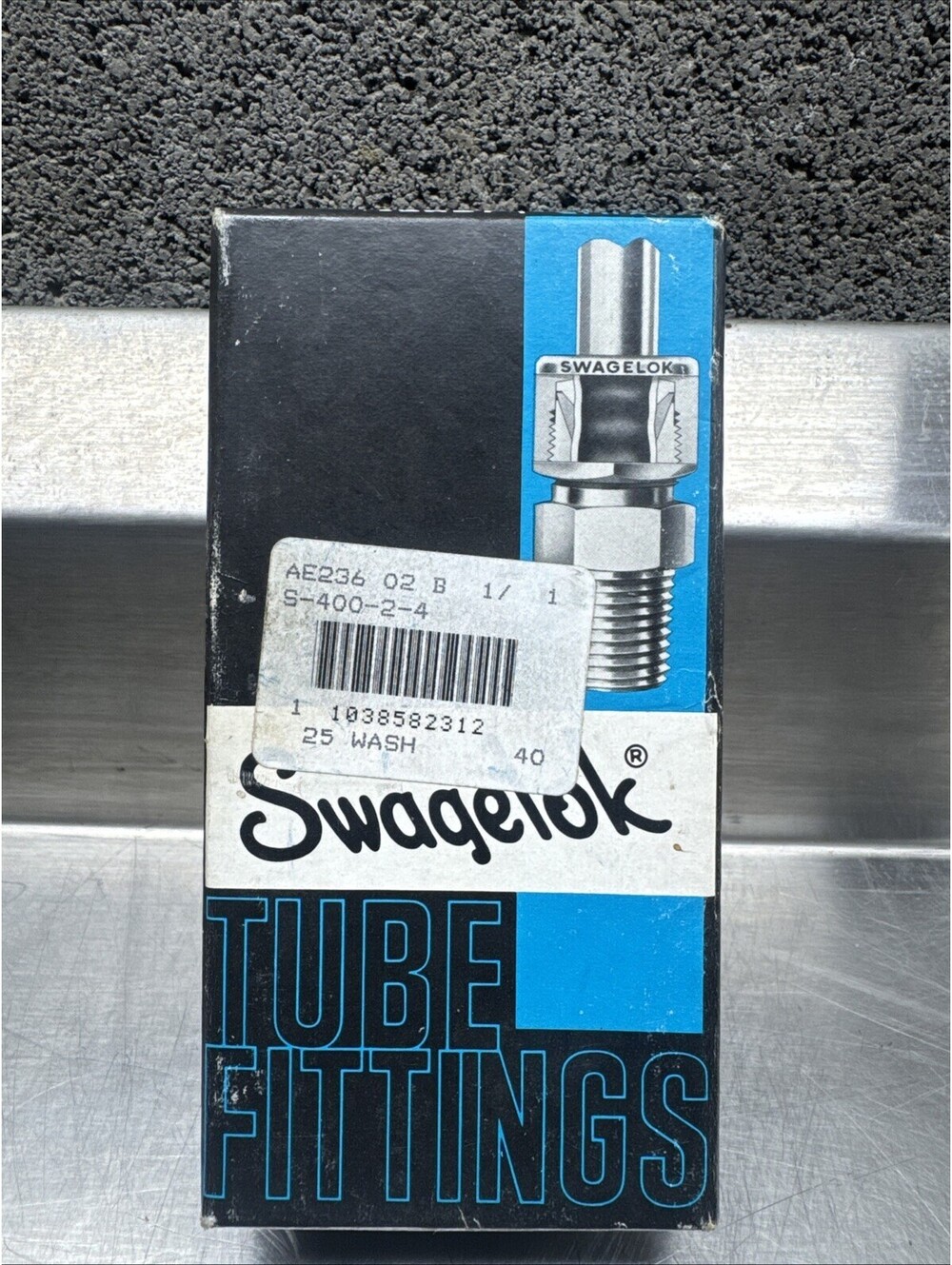SWAGELOK, LOT OF 25, S-400-2-4, TUBE FITTING, MALE ELBOW, 1/4"TUBE X 1/4"NPT NEW